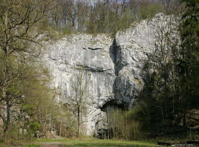 Tajemná Býčí skála neustále přitahuje