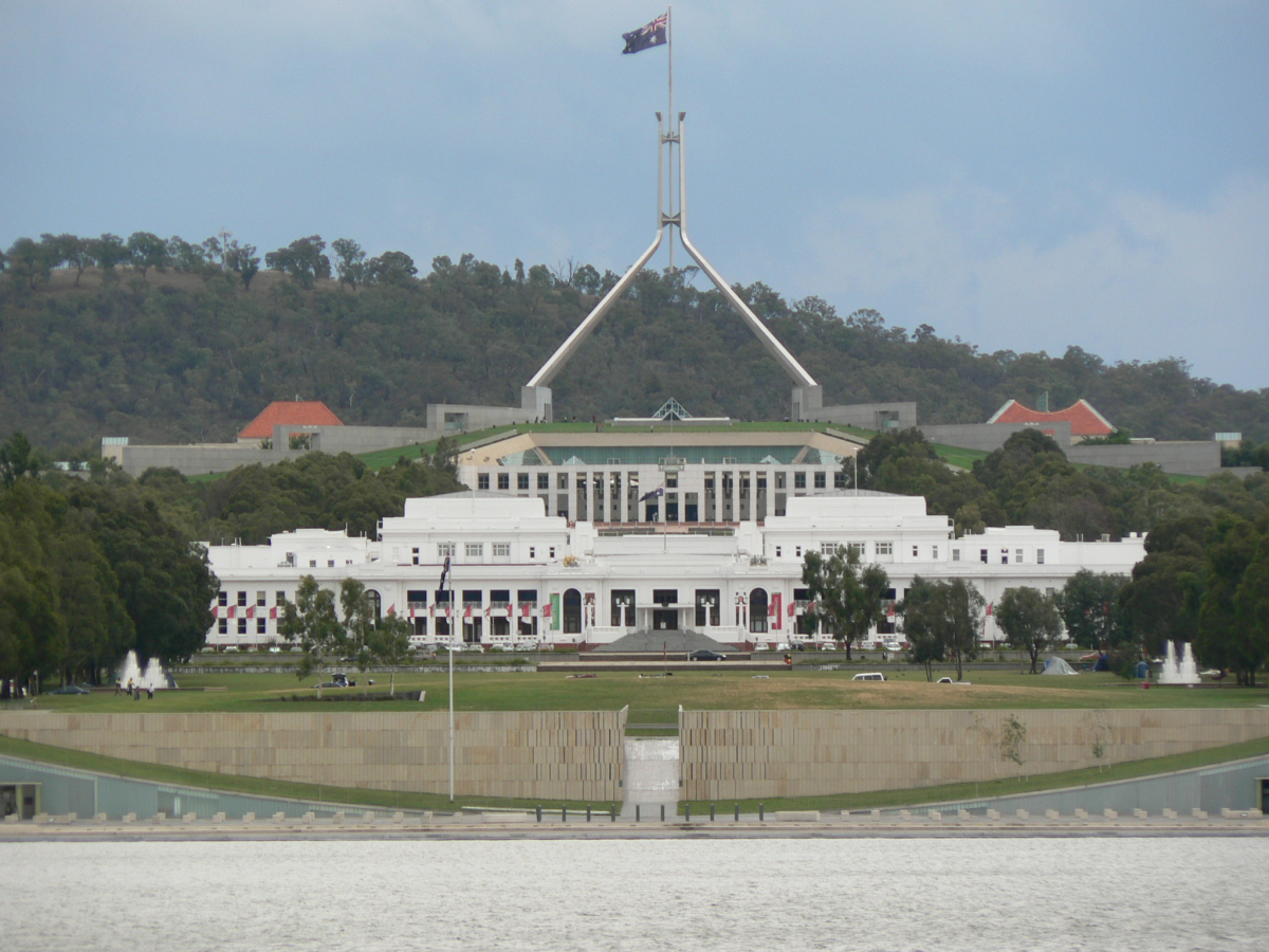 Z hlavního města do největšího města Austrálie