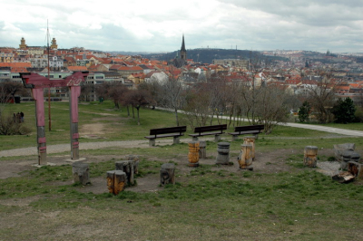 Pražské zahrady, zastavení čtyřicáté třetí - Vrch svatého Kříže a Parukářka - zelené srdce Žižkova