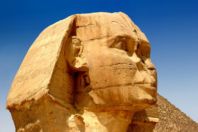 Káhira, ve stínu pyramidy a sfingy