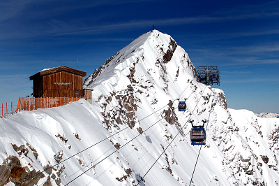 Přírodní ledový palác (Natur Eis Palast) na ledovci Hintertux