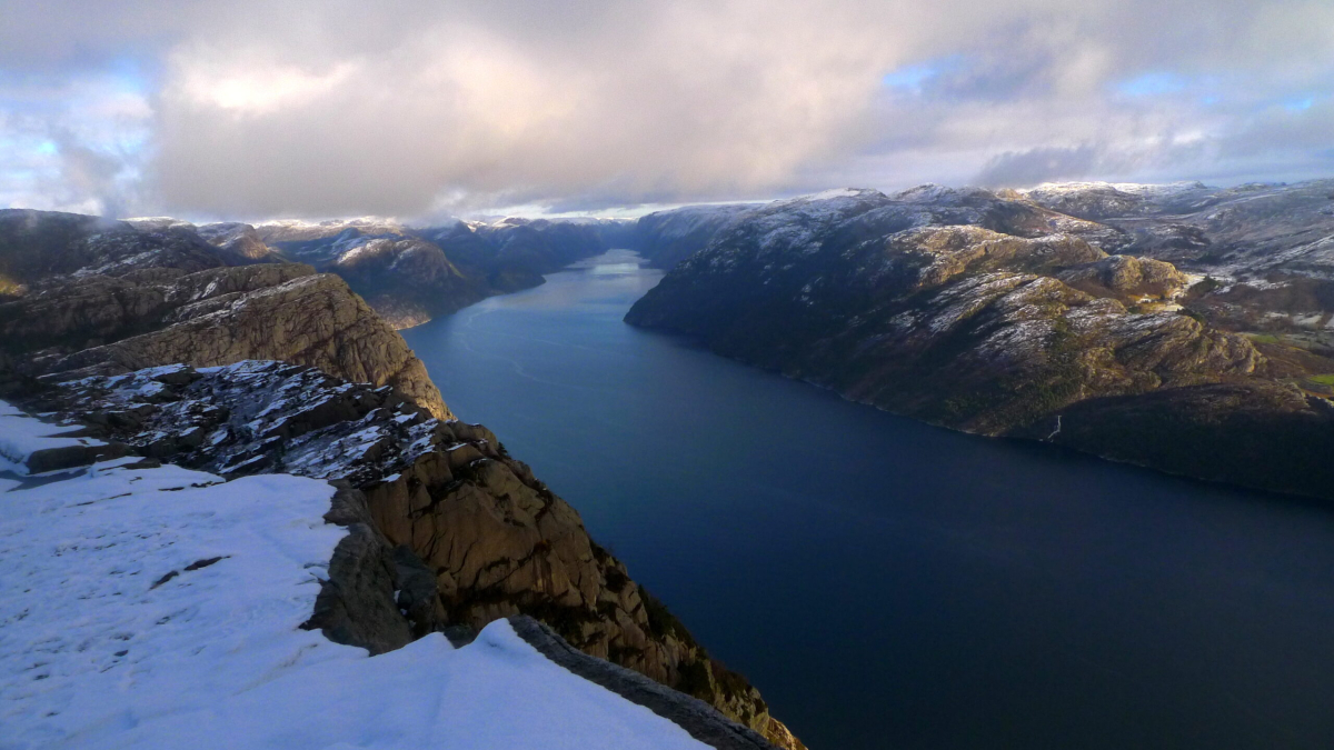 Preikestolen – ptačí perspektiva s nohama na zemi