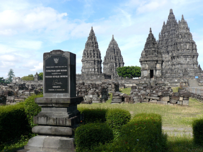 Hinduistický Prambanan a Jávské sopky