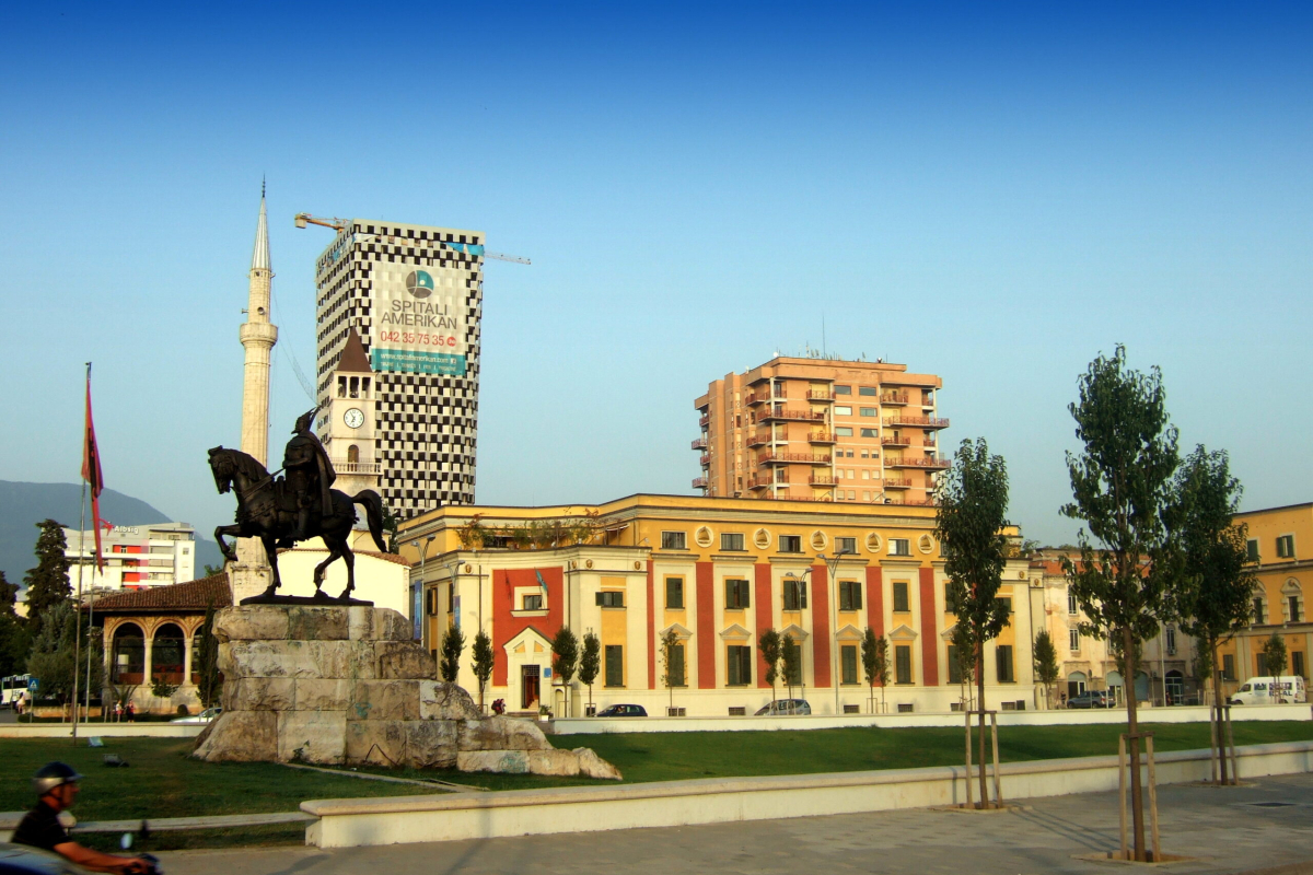 Tirana, s příchutí Itálie i socialistického realismu
