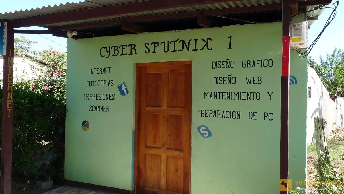 Ometepe: Stanice veřejného internetu a copy služeb "Sputnik 1"